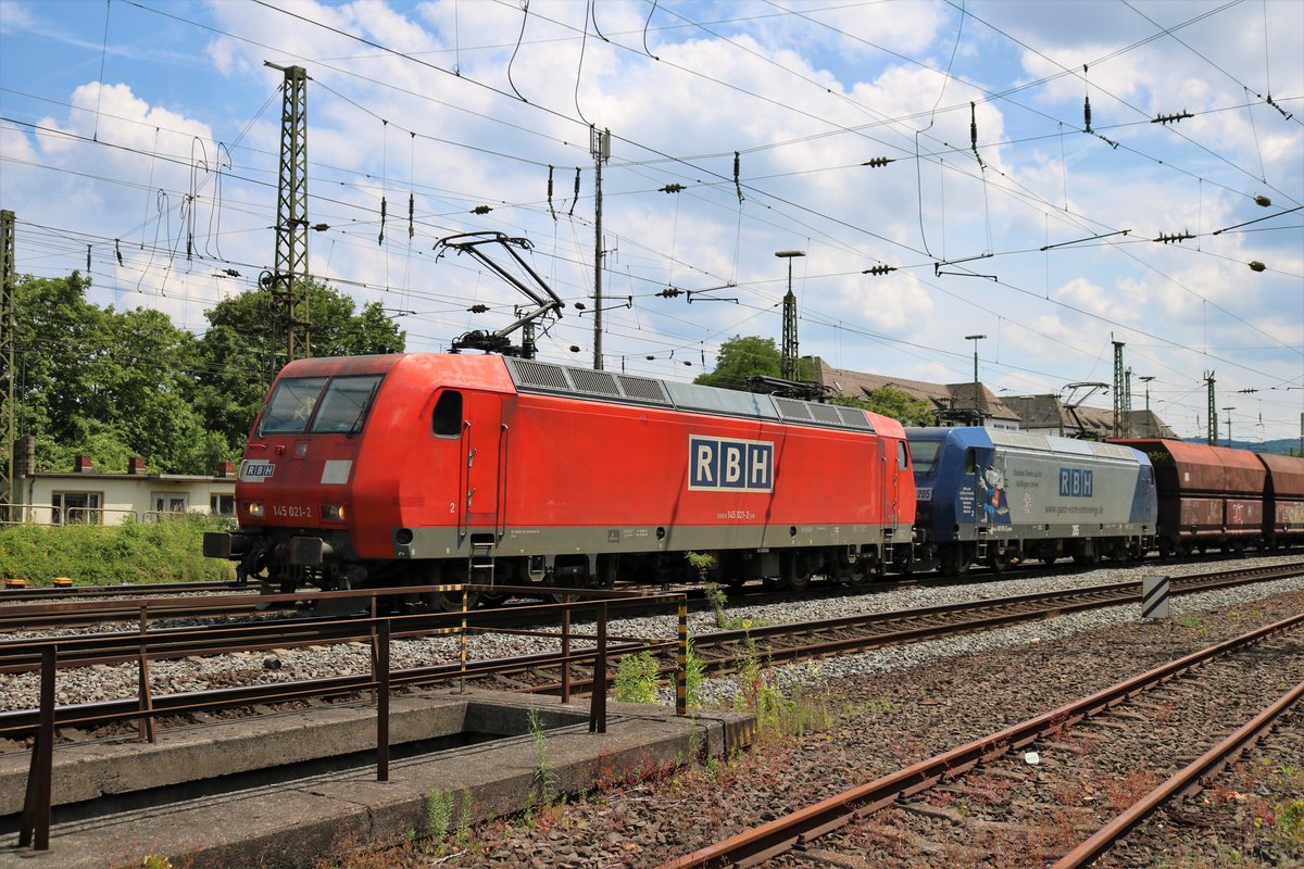 RBH 145 021-2 und 145 xxx-x beim Sommerfest im DB Museum Koblenz Lützel am 22.06.19. Von einen Gehweg aus fotografiert. Die Bundespolizei hat die Fotografen überwacht damit nichts passiert