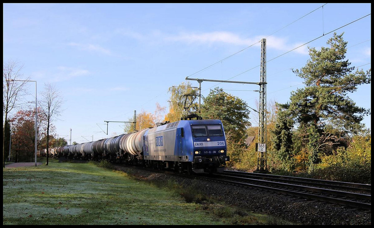 RBH 145CL 206 ist hier in Hörstel am 8.11.2019 um 11.03 Uhr mit einem Tankwagen Zug in Richtung Osnabrück unterwegs.