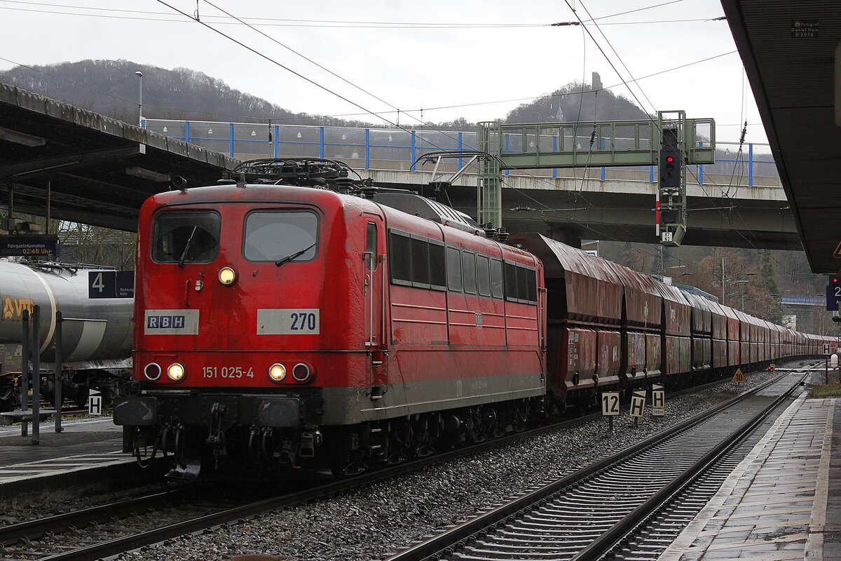 RBH 151 025-4 (RBH 270) mit Kohlezug in K�nigswinter, Februar 2016.