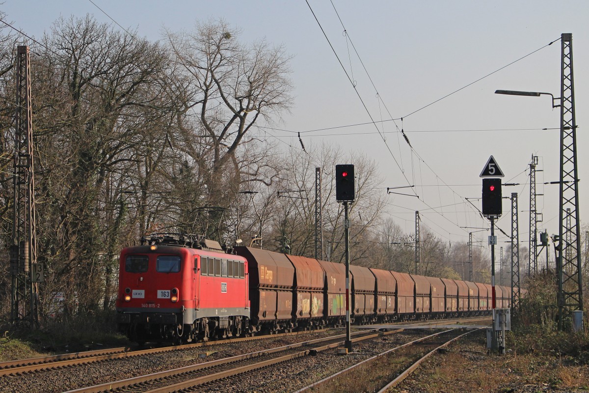 RBH 163 (140 815) am 11.3.14 mit einem Falns Zug in Ratingen-Lintorf.