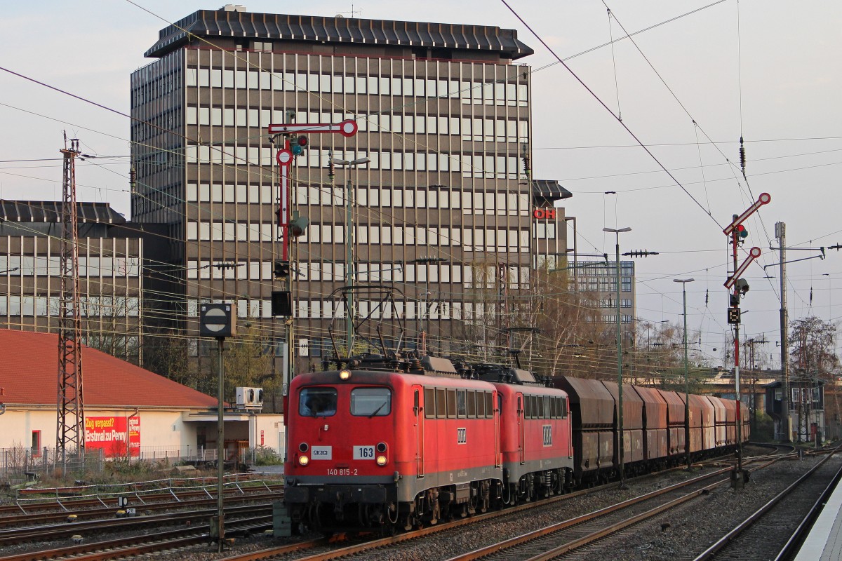 RBH 163+164 am 26.3.14 mit einem leeren Falns Zug in Düsseldorf-Rath.