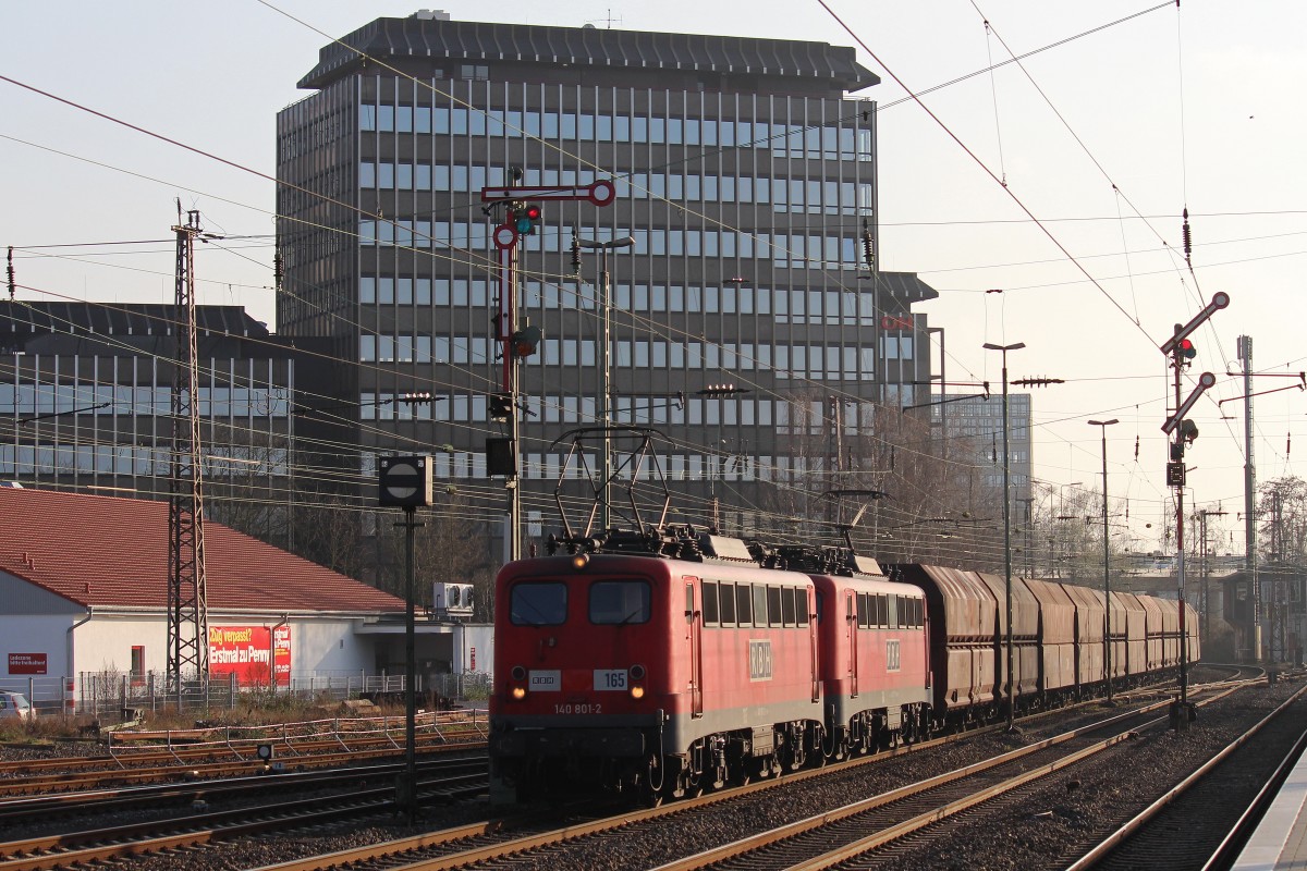 RBH 165 (140 801)+RBH 164 (140 797) am 5.3.14 mit einem leeren Kohlewagenzug nach Oberhausen-West in Düsseldorf-Rath.