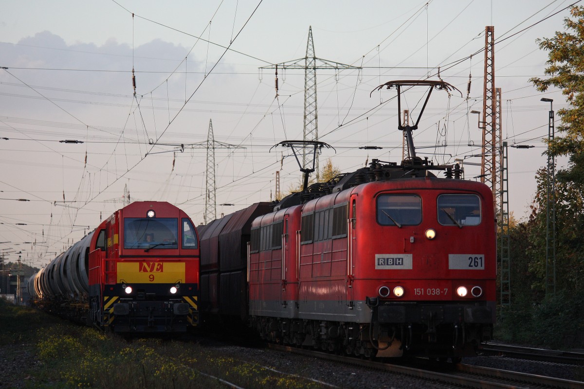 RBH 261 (151 038)+RBH 27x und einem Kohlezug, sowie NDH 9 mit Kalkzug am 234.10.13 in Ratingen-Lintorf.