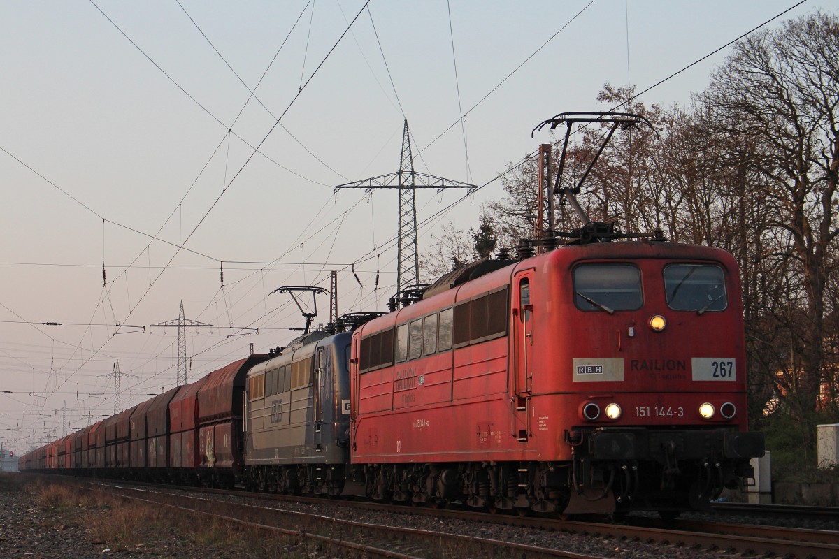 RBH 267 (151 144) am 11.3.14 mit einer weiteren RBH 151er und dem GM 47785 von Oberhausen-West nach Plochingen in Ratingen-Lintorf.