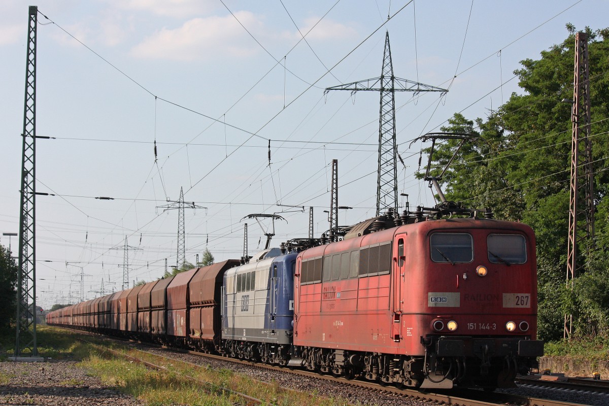 RBH 267 (151 144)+RBH 263 (151 123) am 18.7.13 mit einem Kohlezug in Ratingen-Lintorf.