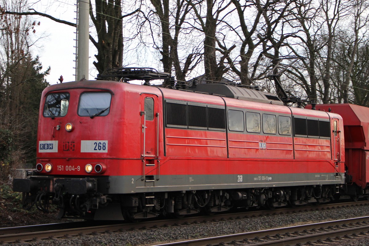 RBH 268 (151 004) am 22.12.13 in Ratingen-Lintorf.