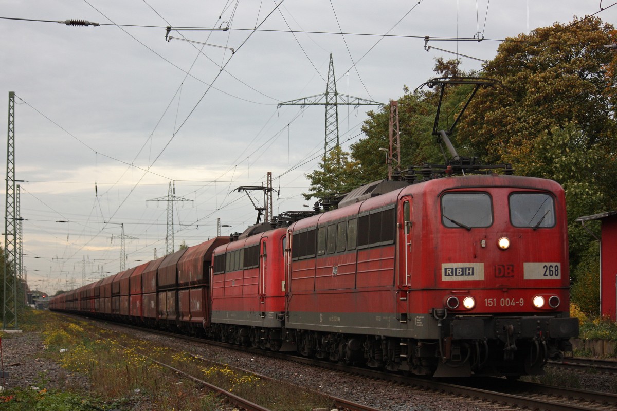 RBH 268 (151 004) mit einer weiteren RBH 151er und einem Kohlezug am 21.10.13 in Ratingen-Lintorf.