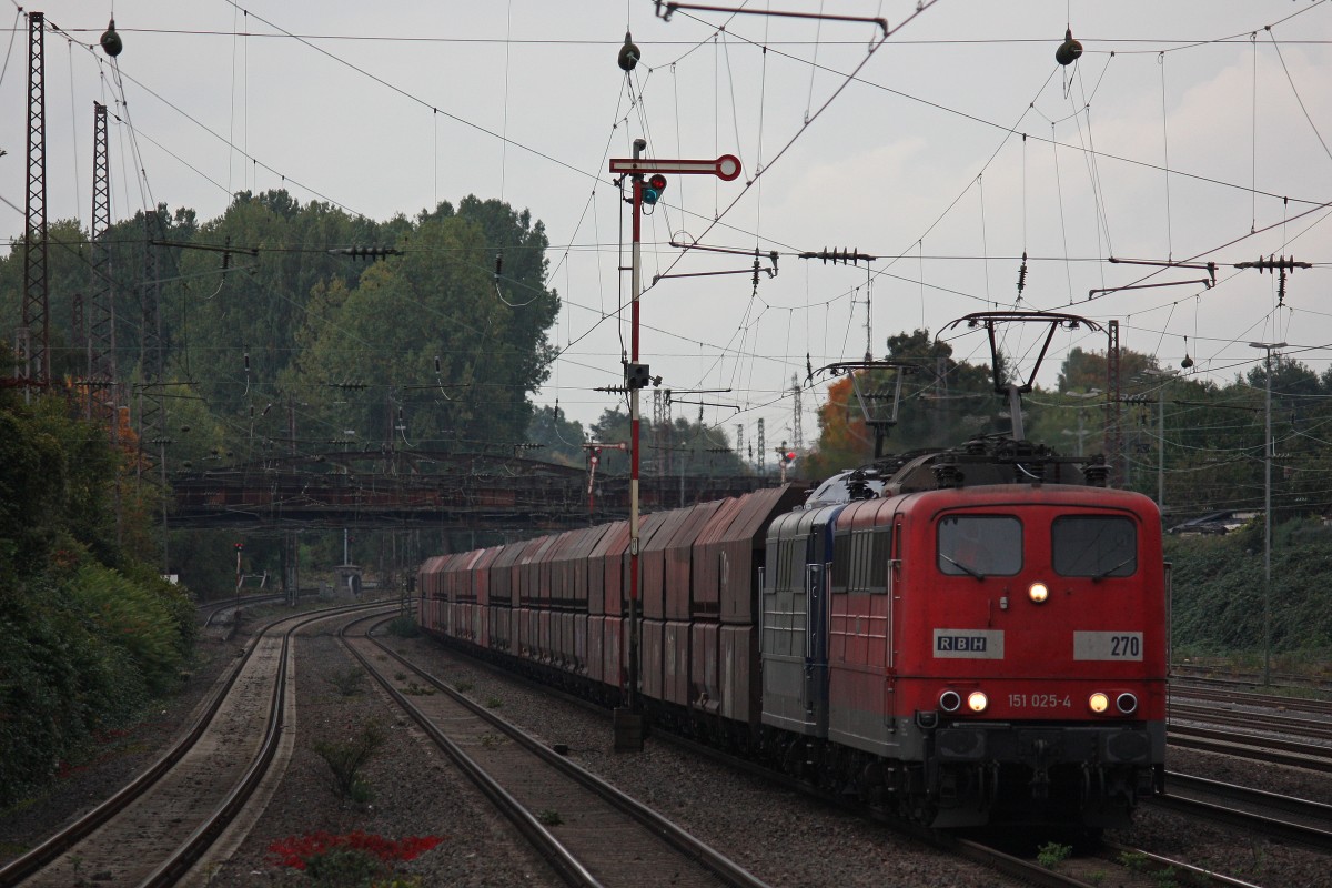 RBH 270 (151 025)+ RBH 263 (151 123) am 9.10.13 mit einem Kohlezug in Düsseldorf-Rath.