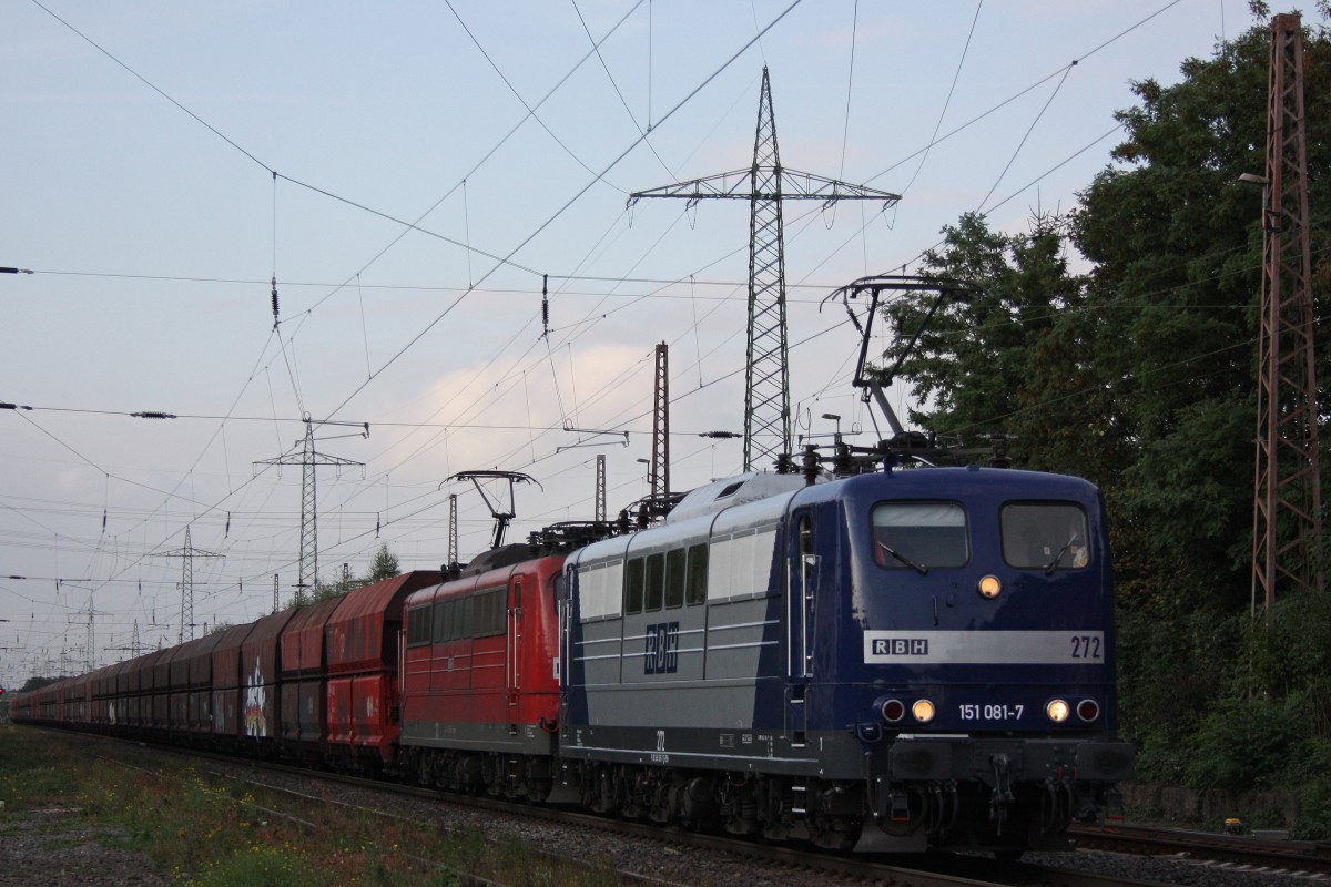 RBH 272 (151 081) am 26.9.13 mit einer weiteren RBH 151er und einem Kohlezug in Ratingen-Lintorf.