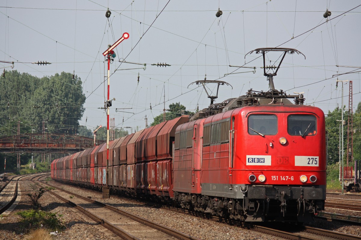 RBH 275 (151 147)+RBH 267 (151 144) am 9.7.13 mit einem Kohlezug in Düsseldorf-Rath.