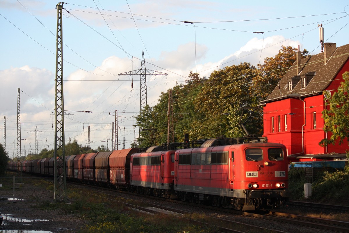 RBH 276 (151 151) mit einer weiteren RBH 151er und einem Kohlezug in Ratingen-Lintorf.