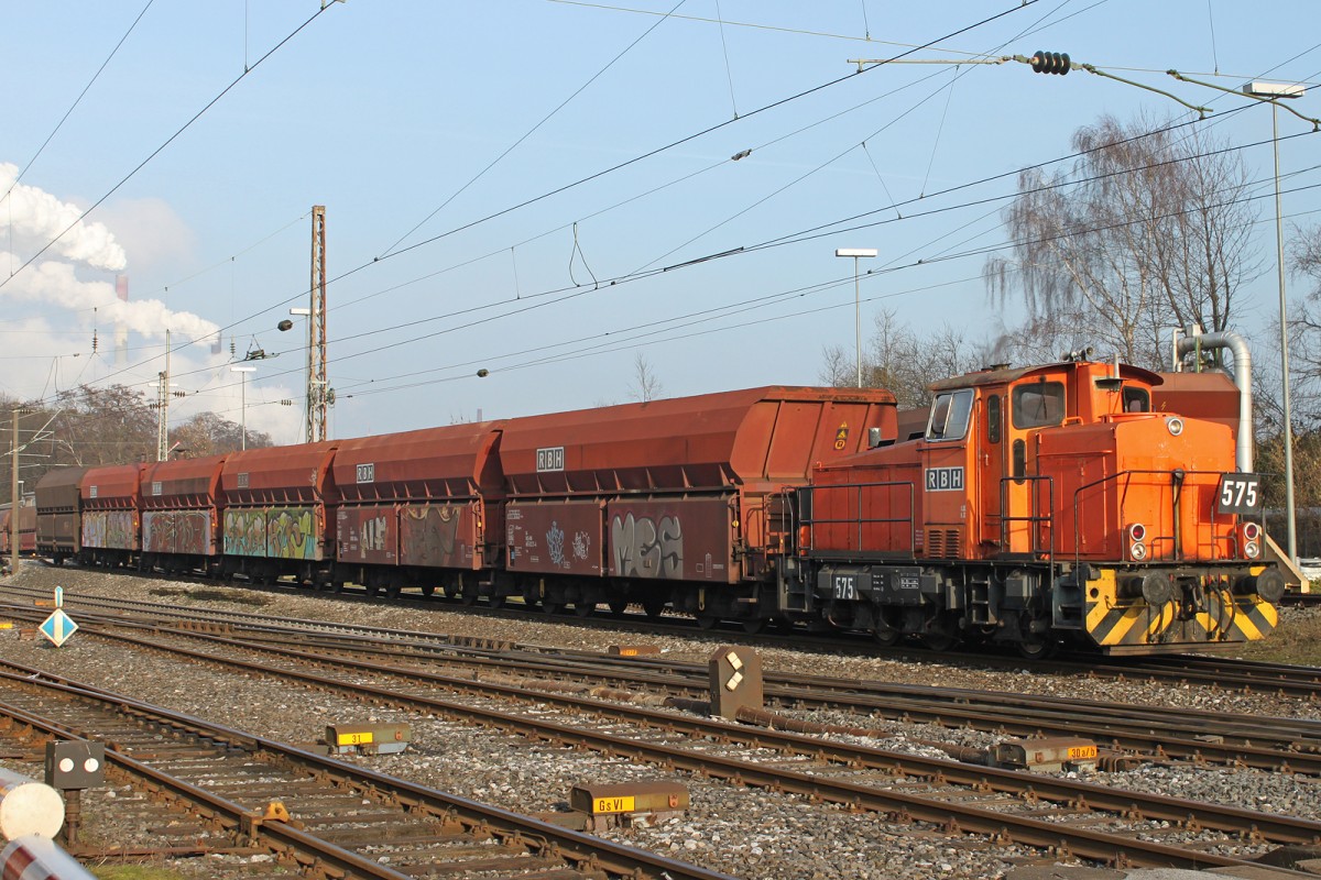 RBH 575 rangierte am 29.1.14 mit einem Fal Zug in Gladbeck-West.