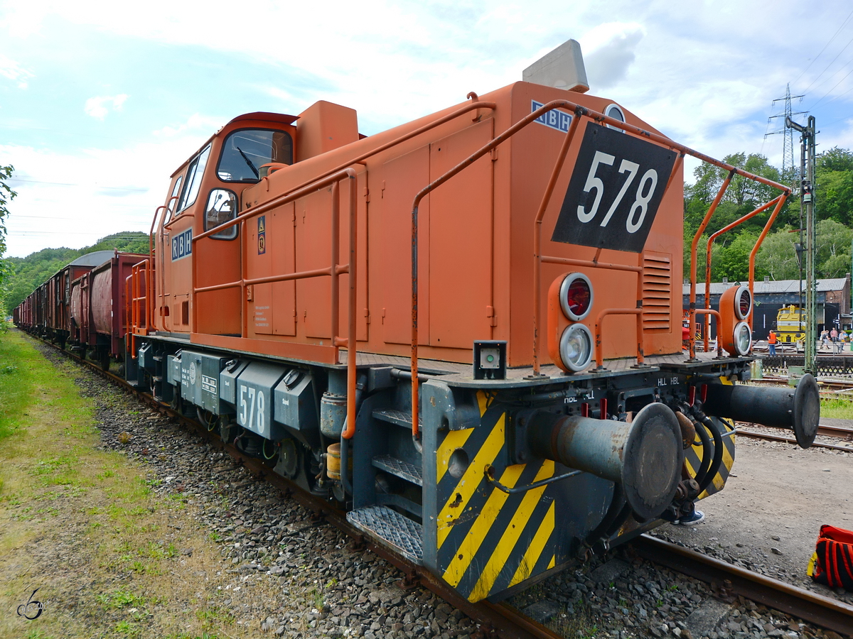 RBH  578  ist eine Diesellokomotive des Herstellers Krauss-Maffei vom Typ M700C. (Eisenbahnmuseum Bochum-Dahlhausen, Juni 2019)