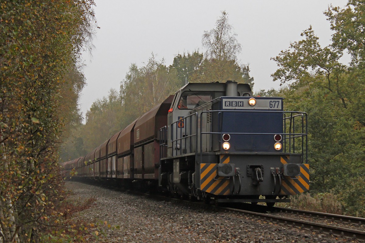 RBH 677 fuhr am 06.10.14 mit einem leeren Fal-Zug zur Zeche Auguste Victoria.