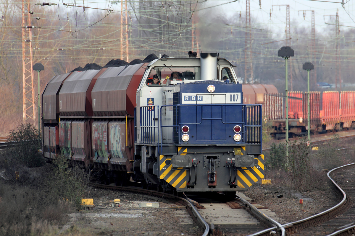 RBH 807 (275 807-2) verlässt nach dem Kopf machen den Rangierbereich von Recklinghausen-Ost 16.3.2016