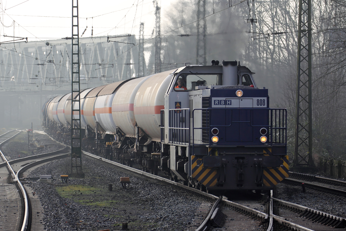 RBH 808 (275 808-0) durchfährt Recklinghausen-Süd 17.1.2015