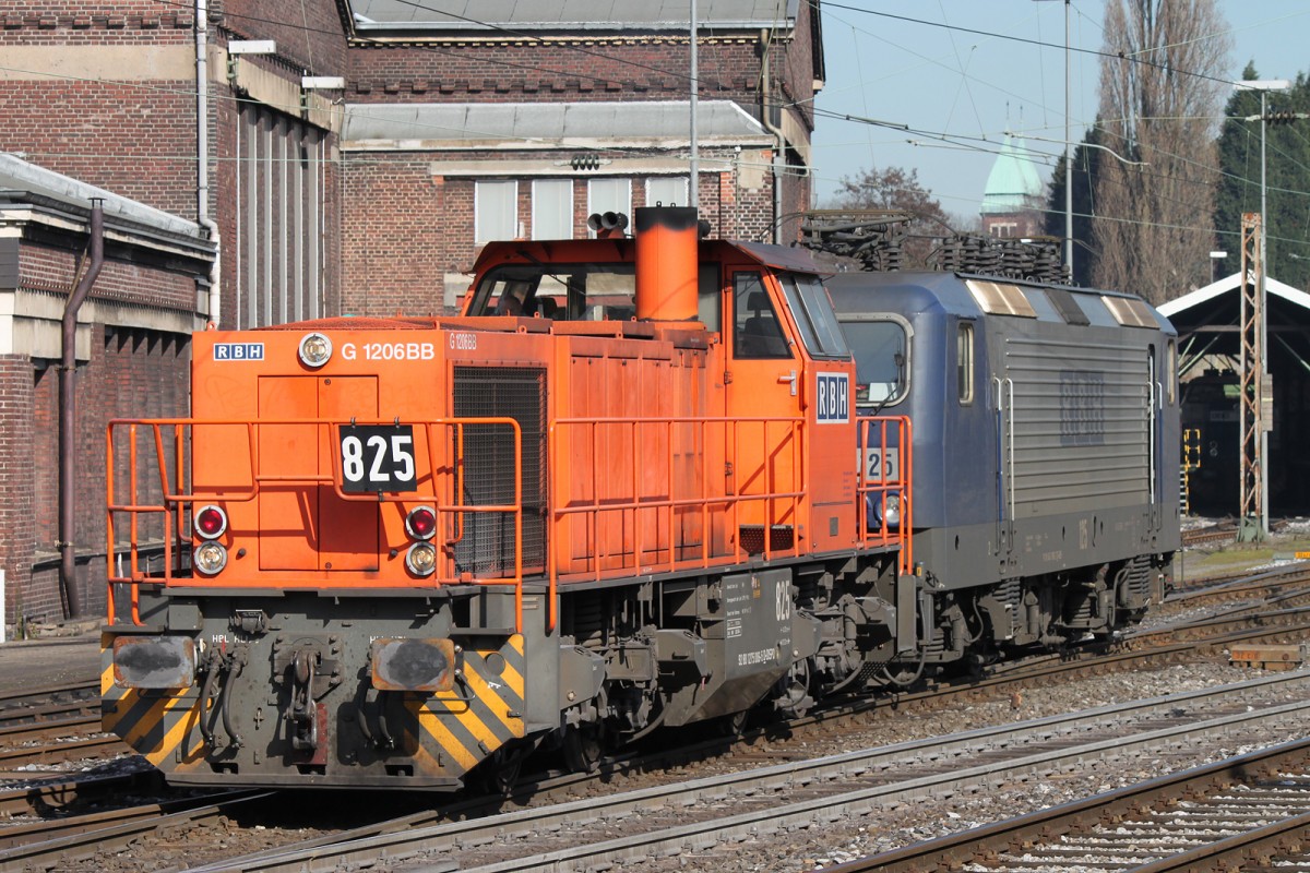 RBH 825 rangierte mit RBH 125 am 4.3.14 in Gladbeck-West.