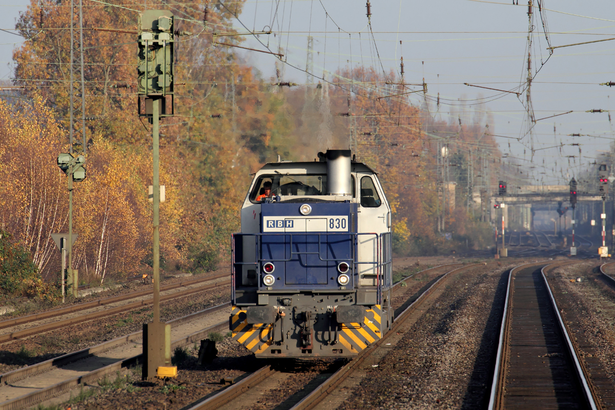 RBH 830 (275 818-3) in Recklinghausen-Süd 22.11.2014  
