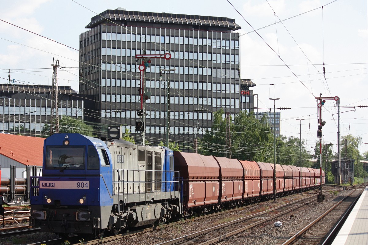 RBH 904 am 5.6.13 mit einem Kohlezug in Düsseldorf-Rath.