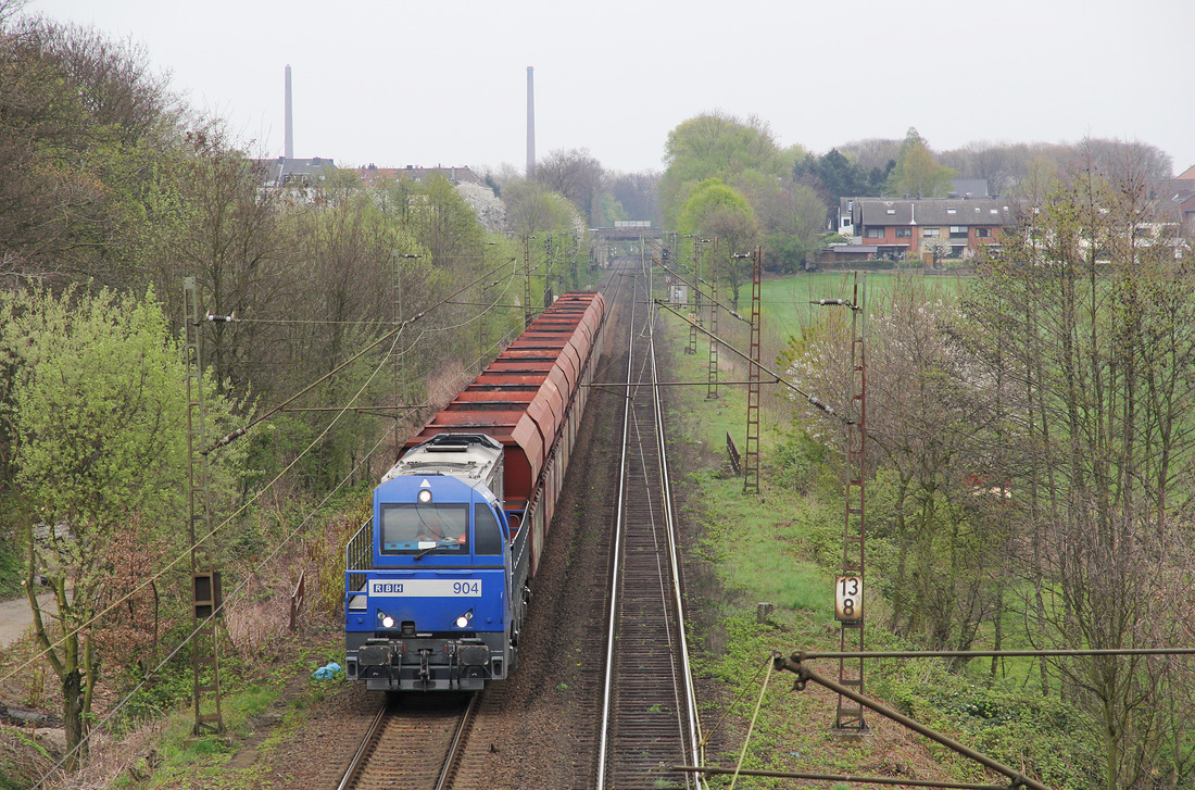 RBH 904 wurde am 8. April 2017 zwischen Gelsenkirchen-Buer Nord und Gladbeck West fotografiert.
Der Zug fuhr in Richtung Westen. Leider sind mir Start- und Ziel unbekannt.