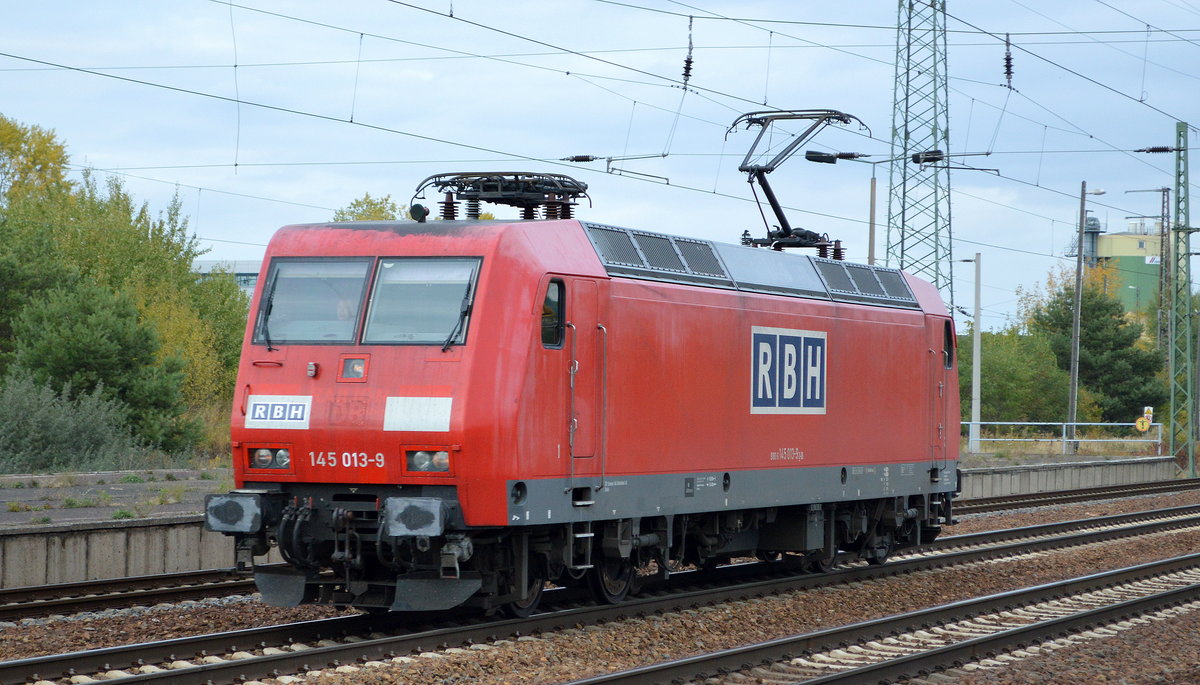 RBH Logistics GmbH mit  145 013-9  [NVR-Number: 91 80 6145 013-9 D-DB] am 04.10.18 Bf. Flughafen Berlin-Schönefeld.