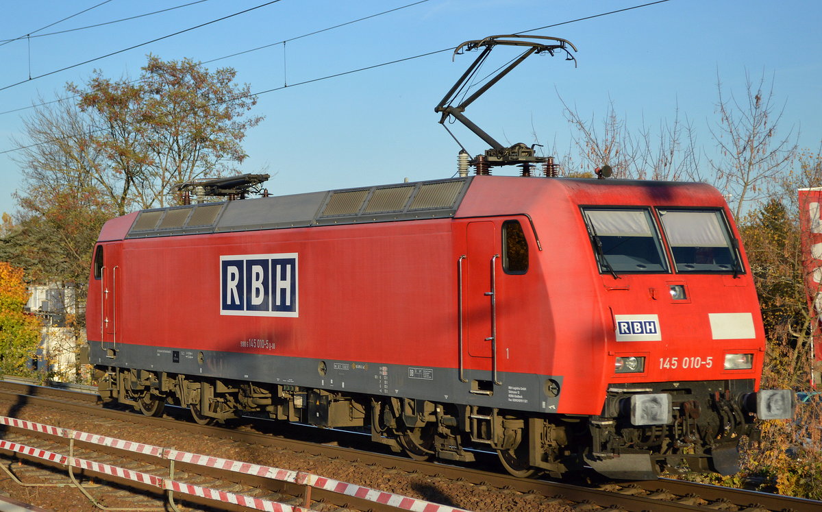RBH Logistics GmbH mit  145 010-5  [NVR-Number: 91 80 6145 010-5 D-DB) am 31.10.18 Berlin-Karow.