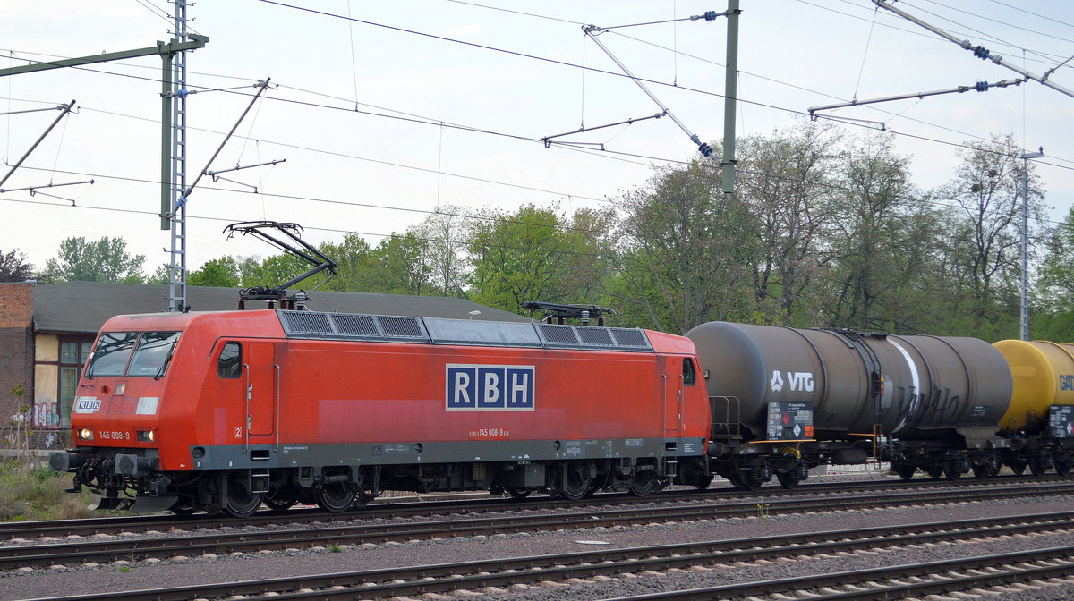 RBH Logistics GmbH mit   145 008-9  [NVR-Nummer: 91 80 6145 008-9 D-DB] und Kesselwagenzug am 29.04.19 Durchfahrt Magdeburg Hbf.