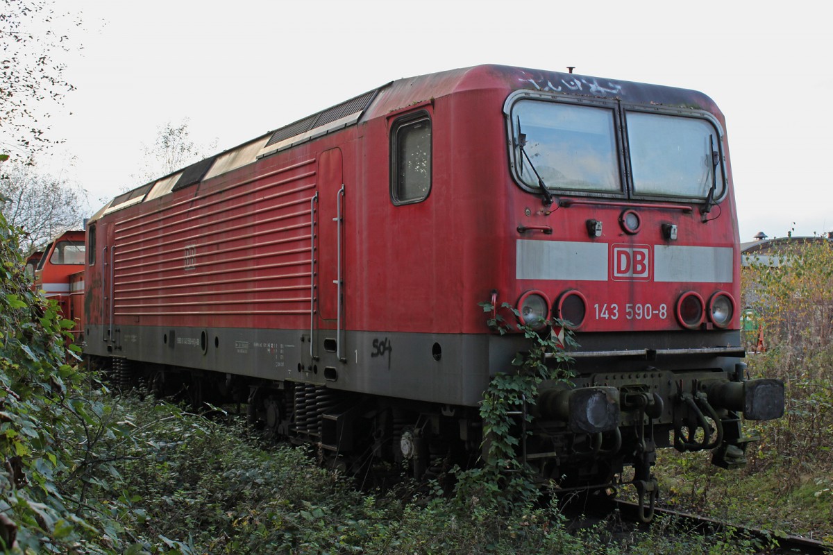 RBH´s Ersatzteilspender 143 590 am 02.11.14 in Marl.