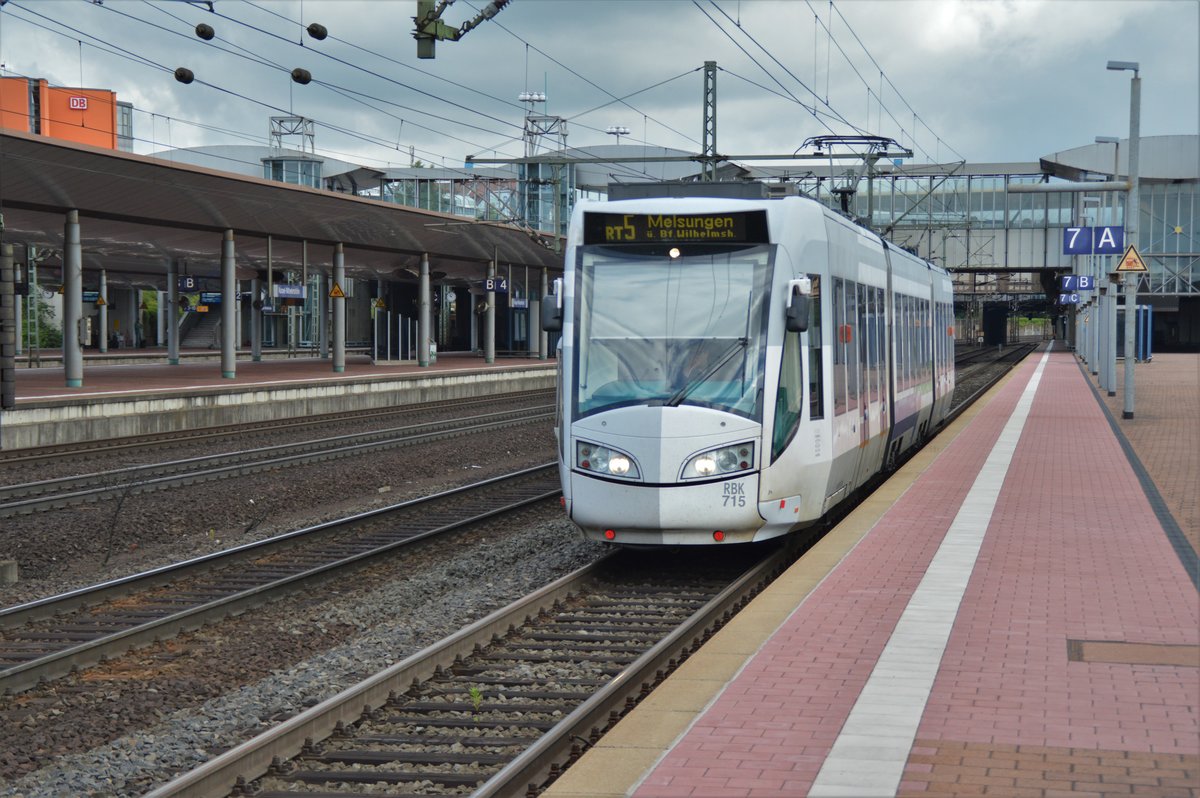 RBK 715 als RT5 Richtung Melsungen am 06.07.2016 im Bahnhof Kassel-Wilhelmshöhe