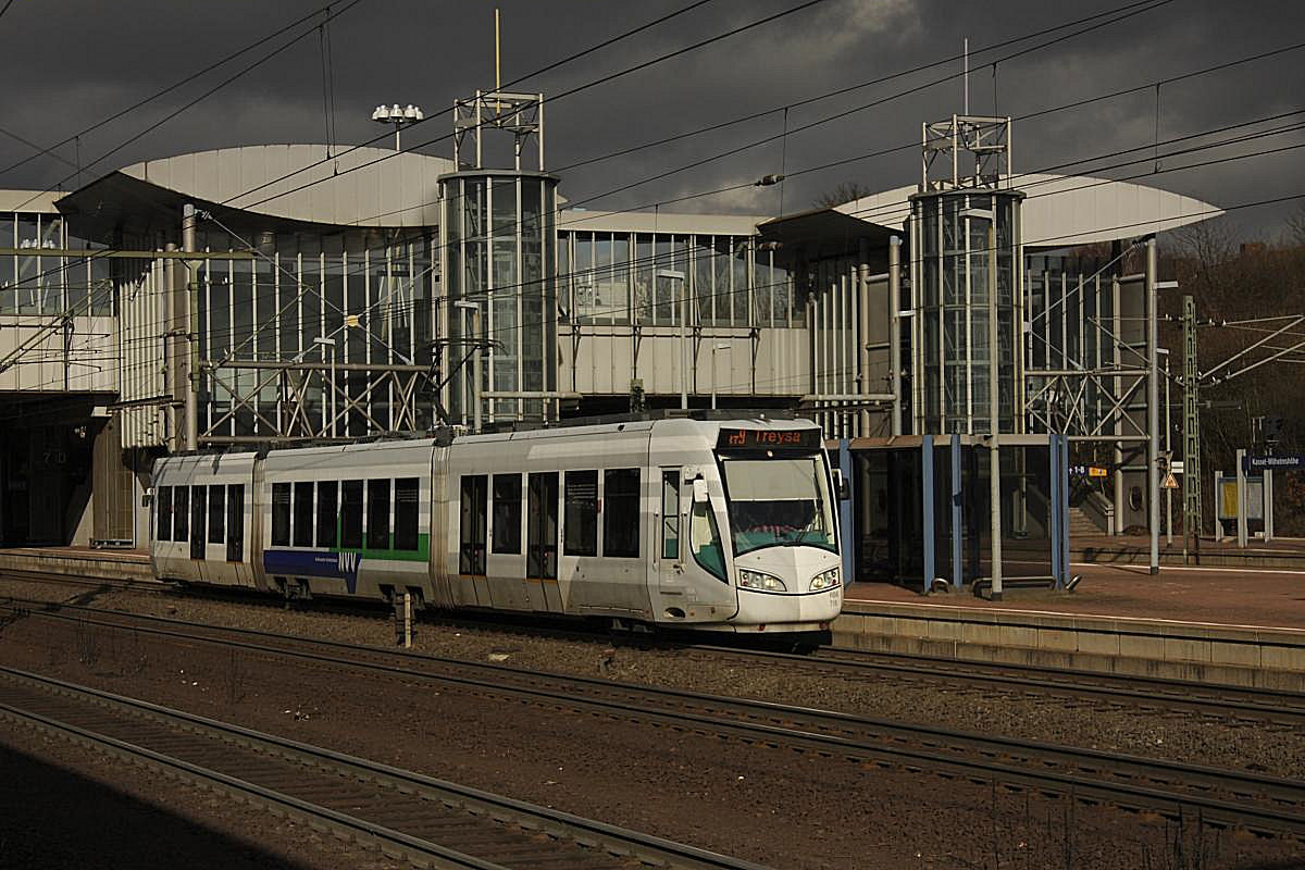 RBK 716 hält am 14.2.2014 um 12.42 Uhr auf der Fahrt nach Treysa in Kassel Wilhelmshöhe. 