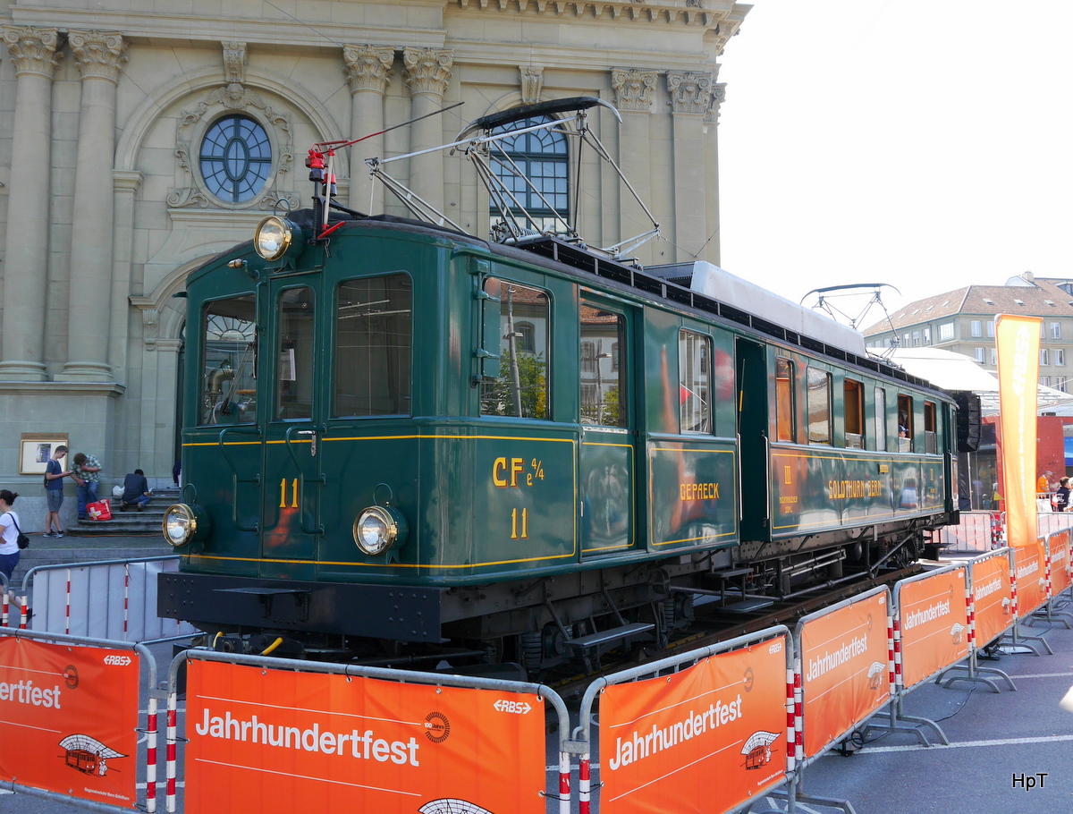 RBS - 100 Jahr Feier Triebwagen CFe 4/4 11 vor dem Bahnhof in Bern am 27.08.2016 