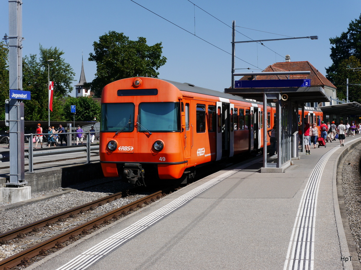 RBS - 100 Jahre Ausrangierter Triebwagen Be 4/8 als Ausstellung für eine Modeleisenbahn mit RBS Fahrzeugen im Bahnhof Jegenstorf am 27.08.2016