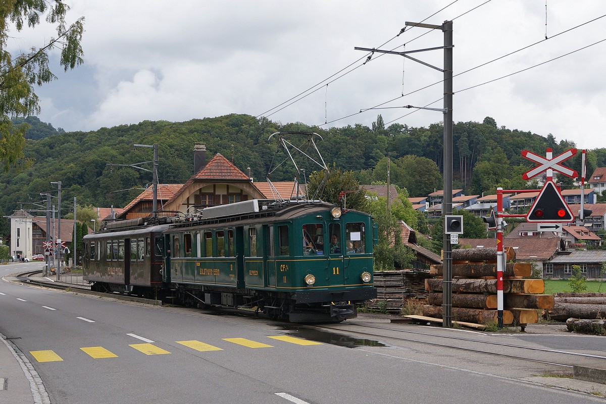 RBS: 100 Jahre Worblentalbahn WT. Nostalgiezug mit CFe 4/4 11  HOSCHTET-SCHNAEGG  und Bre 4/4  PENDLER-PINLI  bei Boll-Utzigen am 25. August 2013.
Foto: Walter Ruetsch