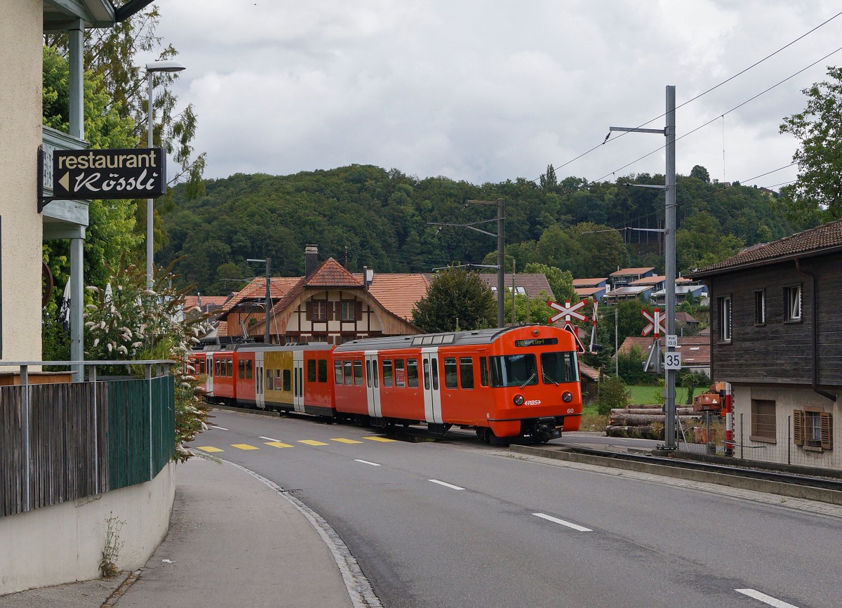 RBS: 100 Jahre Worblentalbahn WT. An der 100-Jahr Feier verkehrten smtliche Fahrzeugtypen der RBS auf der S 7. Be 4/12-Doppeltraktion  MANDARINDLI  bei Boll-Utzigen am 25. August 2013.
Foto: Walter Ruetsch