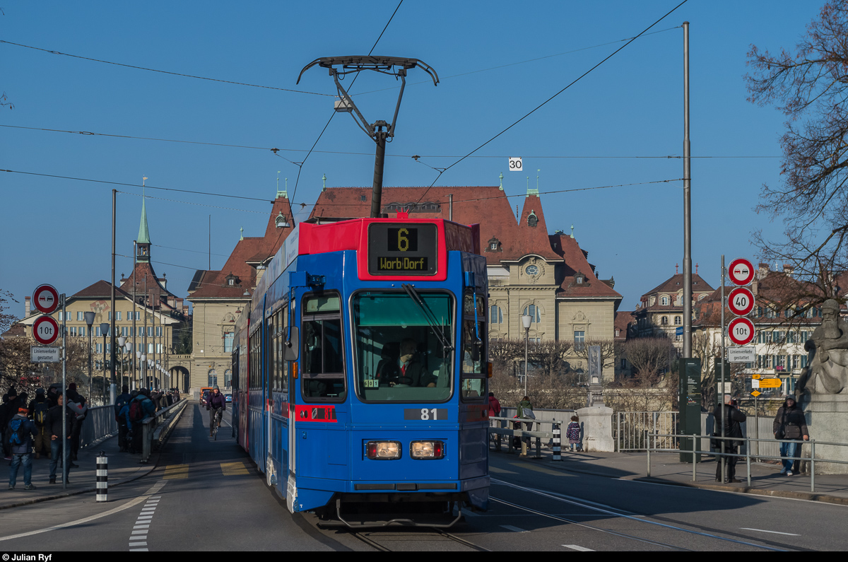 RBS Be 4/10 81 verlässt am 4. Dezember 2016 die Kirchenfeldbrücke in Richtung Worb Dorf.
