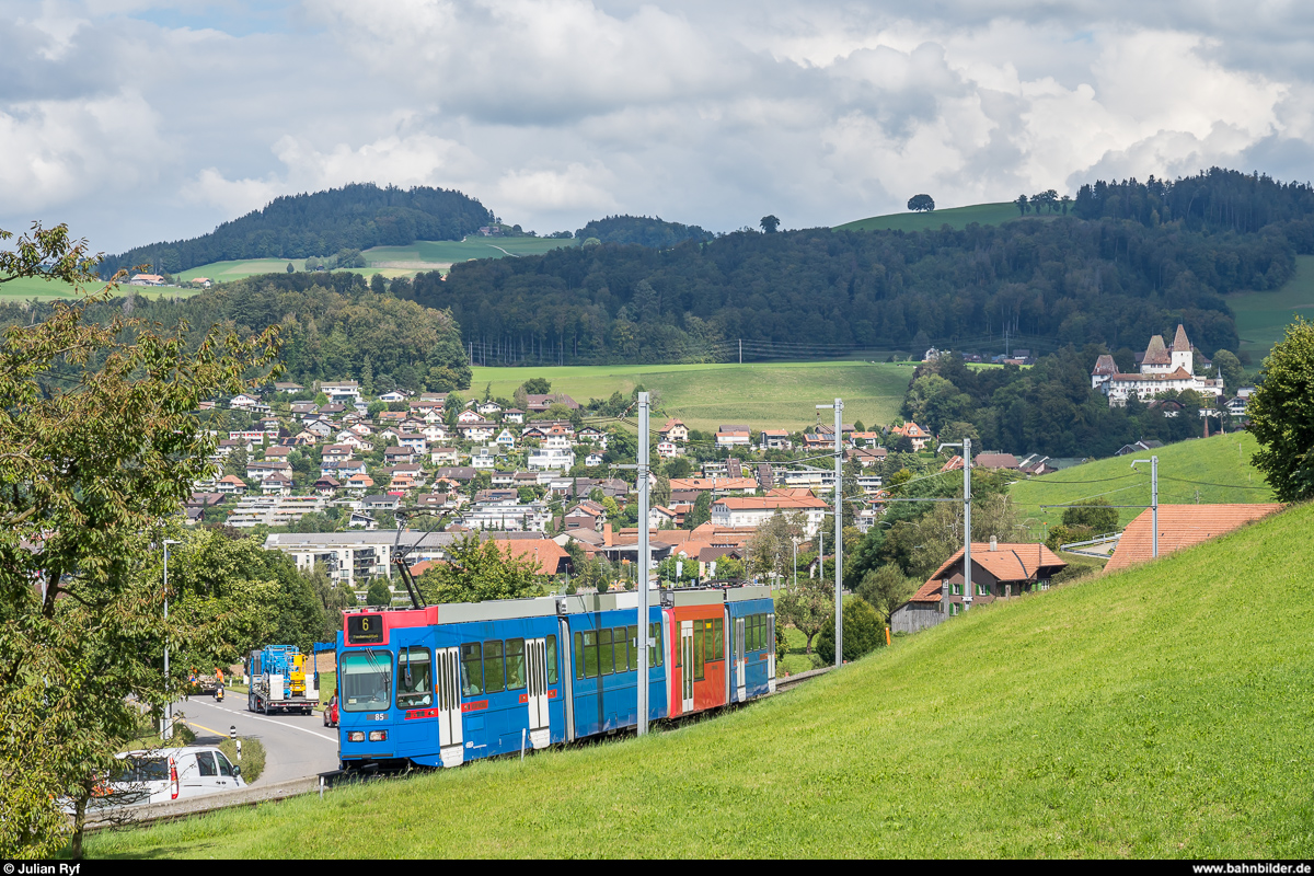 RBS Be 4/10 85 am 1. September 2020 auf der BERNMOBIL Tramlinie 6 zwischen Worb Dorf und Langenloh.