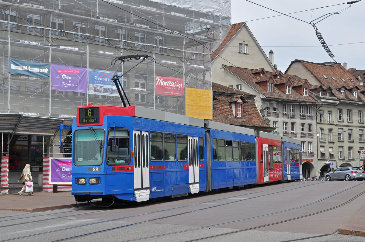 RBS Be 4/10 89, auf der Linie 5, bedient die Haltestelle beim Casinoplatz. Die Aufnahme stammt vom 09.06.2017.