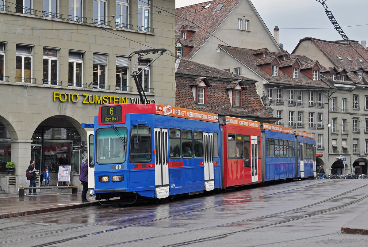 RBS Be 4/10 Nr. 89, auf der Linie 6, bedient die Haltestelle am Casinoplatz. Die Aufnahme stammt vom 09.05.2016.