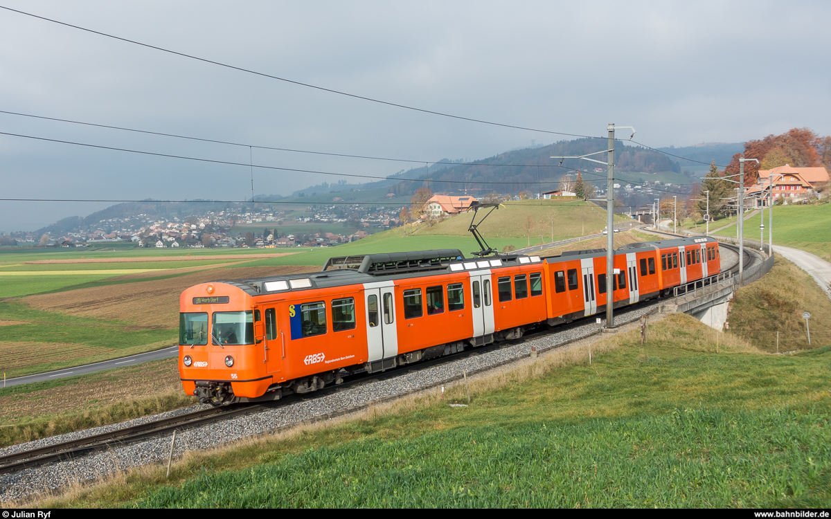RBS Be 4/12 55  Mandarinli  am 18. Oktober 2018 als S7 Bern - Worb Dorf bei Vechigen.