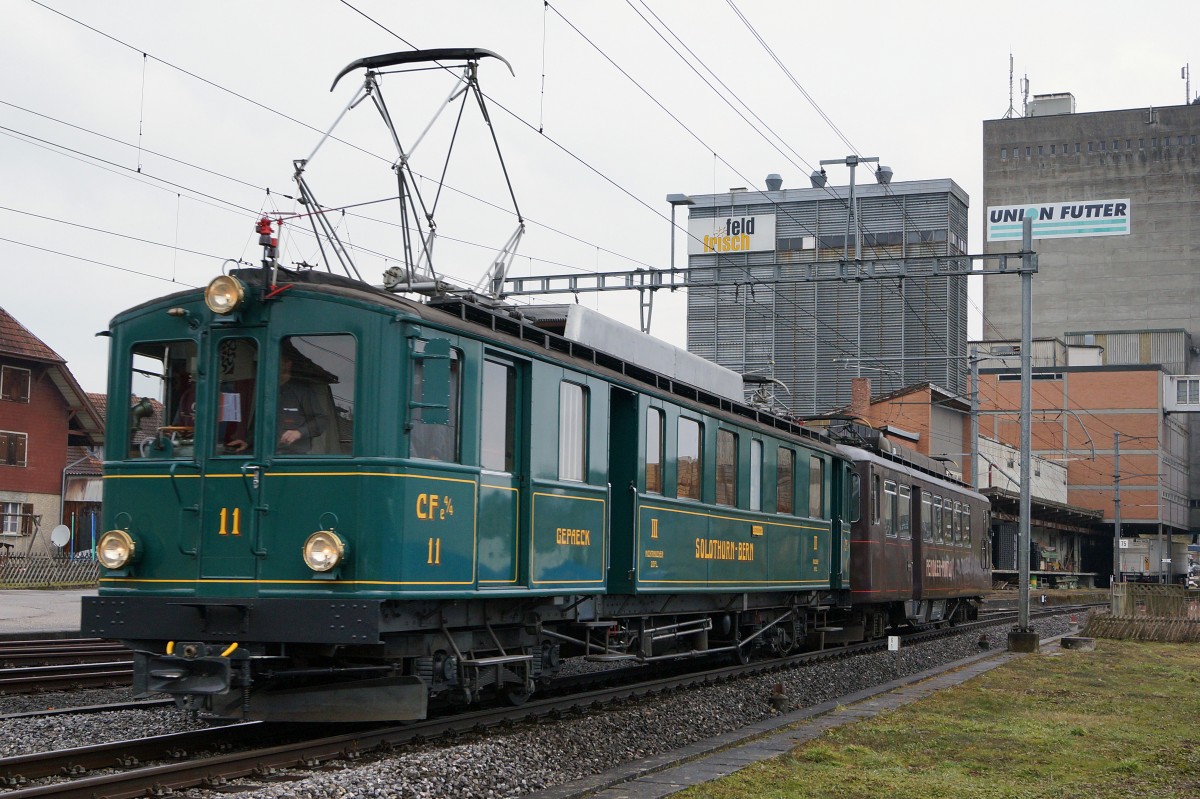 RBS: CFe 4/4 11  HOSCHTET-SCHNAEGG  und Bre 4/4  PENDLER-PINLI  bei Lohn-Lüterkofen unterwegs am 28. Februar 2015
Foto: Walter Ruetsch