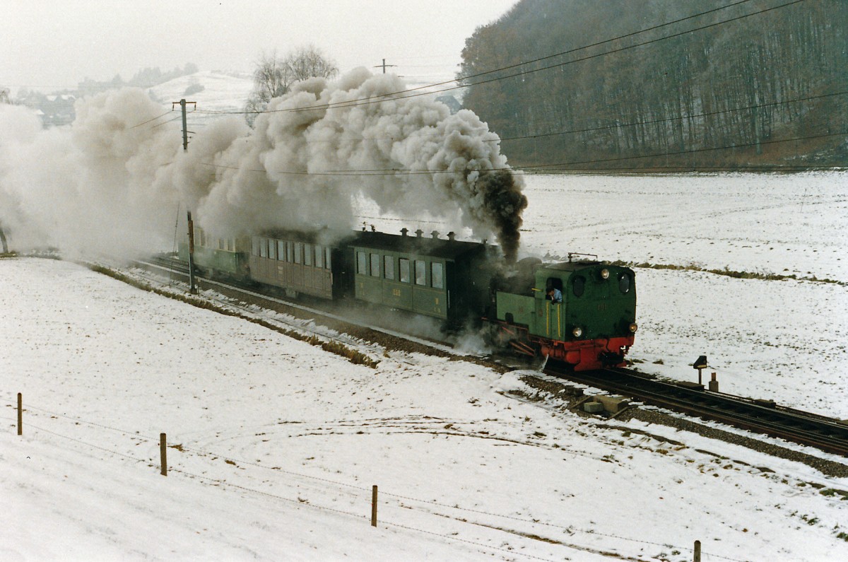 RBS: Die einzige Winterfahrt mit der G 2/2 101 (ex MEG)  FEURIGER ELIAS , fand im Januar 1988 statt. Die Aufnahme entstand bei Ittigen auf der Fahrt in Richtung Worb-Dorf.
Foto: Walter Ruetsch