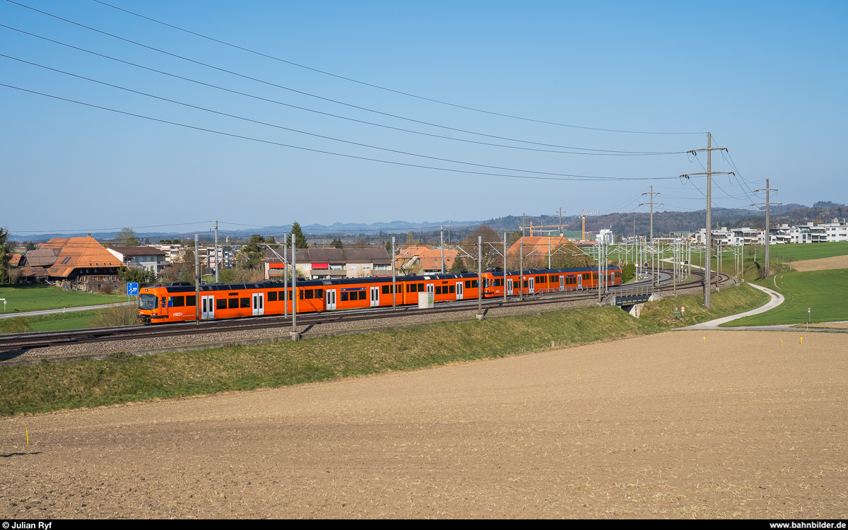 RBS Doppeltraktion Seconda Be 4/12 als S8 Jegenstorf - Bern am 10. April 2020 bei Moosseedorf.