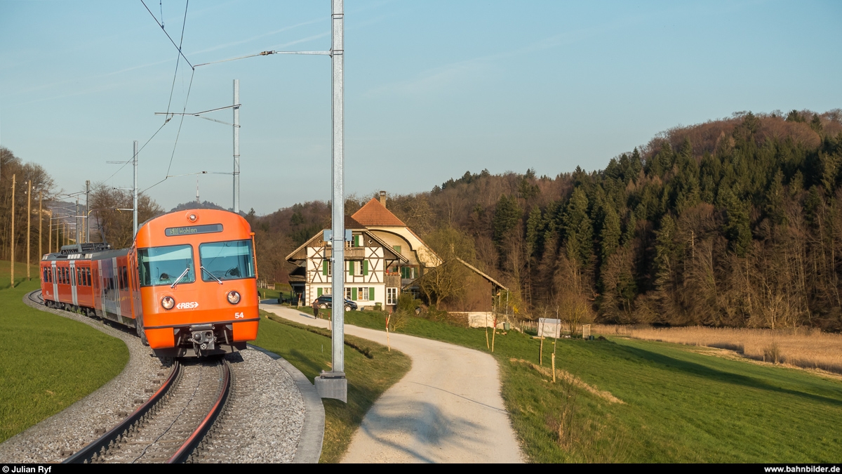 RBS Mandarinli Be 4/12 54 als S10 Bern RBS - Wohlen am 1. April 2020 zwischen Halenbrücke und Aumatt.