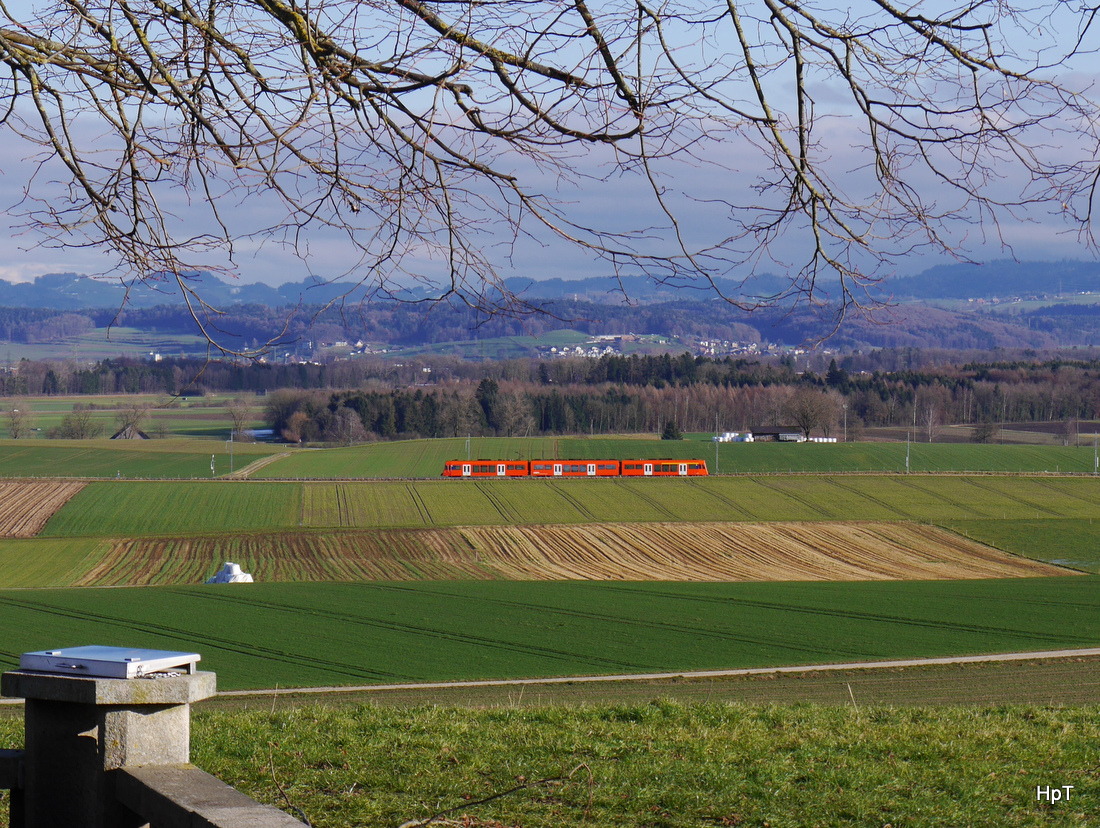RBS - NEXT Triebzug unterwegs als RE Solothurn - Bern unterwegs bei Büren zum Hof am 04.01.2015