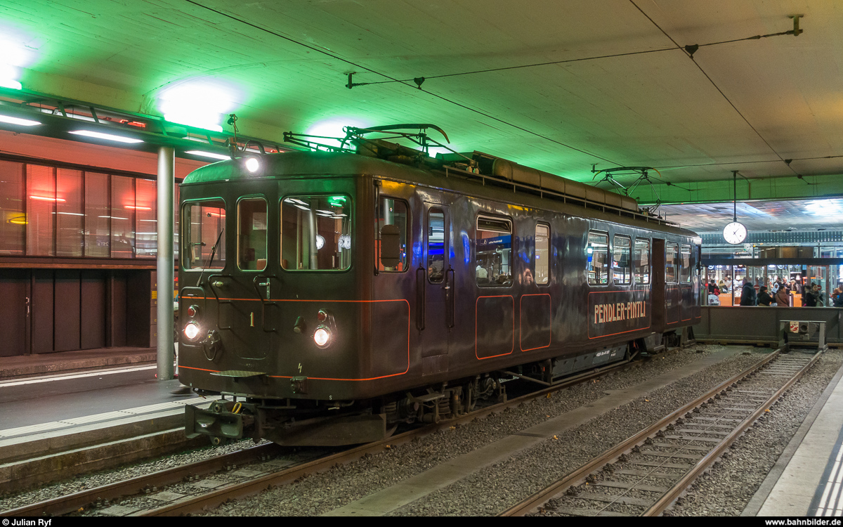 RBS Pendler-Pintli Bre 4/4 1 am 27. Oktober 2018 im RBS-Bahnhof Bern.