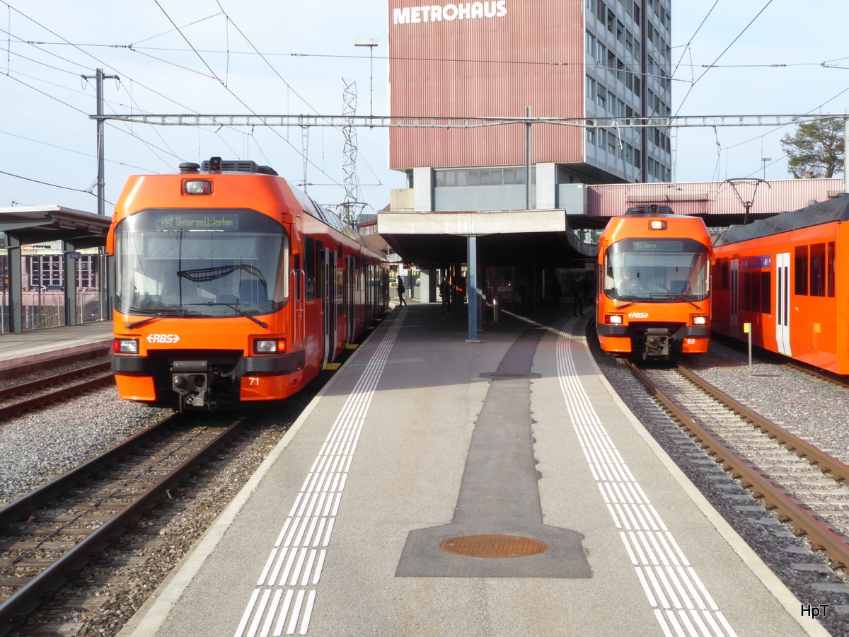 RBS - Triebwagen Be 4/12 71 und Be 4/12 68 im Bahnhof Worblaufen am 13.03.2017