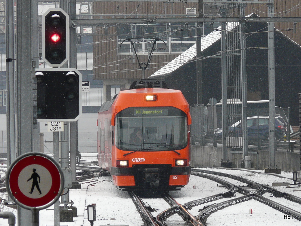 RBS - Triebwagen Be 4/12  62 bei der einfahrt im Bahnhof Zollikofen am 02.02.2014