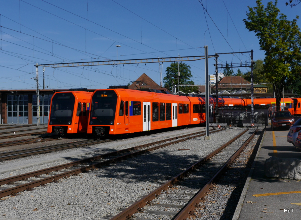RBS - Triebzüge RABe 4/12 23 und 27 im Bahnhof Solothurn am 21.09.2017