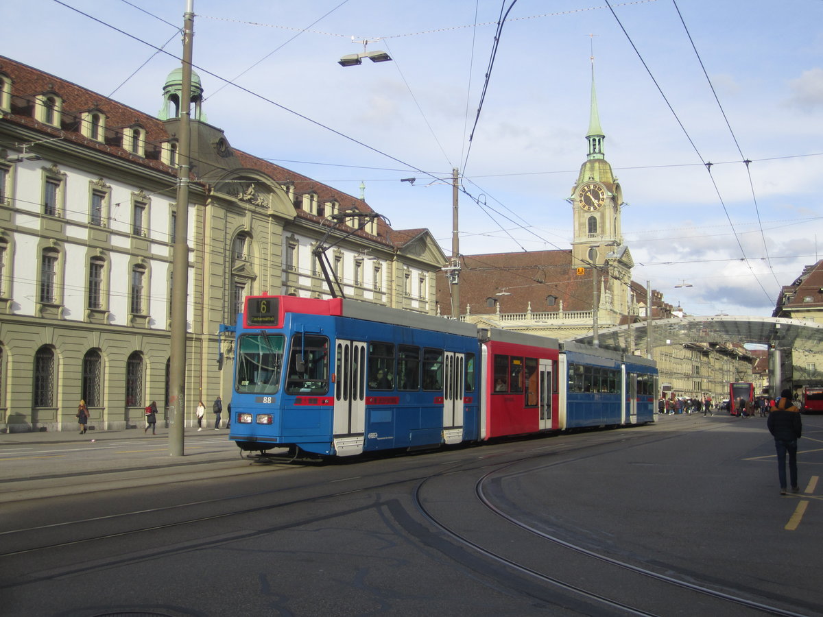 RBS/Bernmobil Nr. 88 (Be 4/10 ''Tram 2000'') am 3.3.2020 zwischen den Haltestellen Bhf. Bern und Hirschengraben