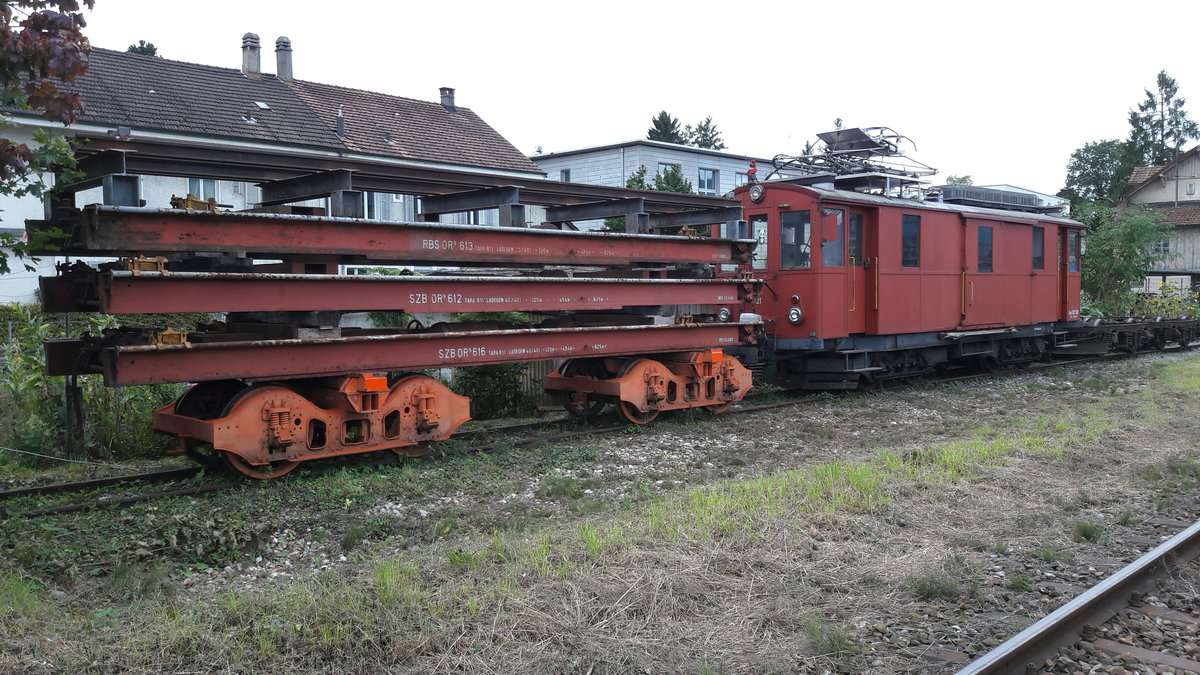 RBS/SZB: Auf dem Abstellgleis in Solothurn am 13. September 2017.
SZB OR 9 612, SZB OR 9 616, RBS OR 9 613 sowie Gem 4/4 121. 
Foto: Walter Ruetsch